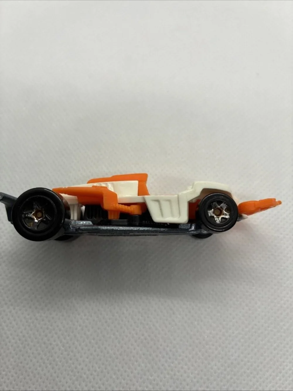 Hot Wheels Wattzup HW City Future Fleet White Orange Diecast Car 2013 Mattel